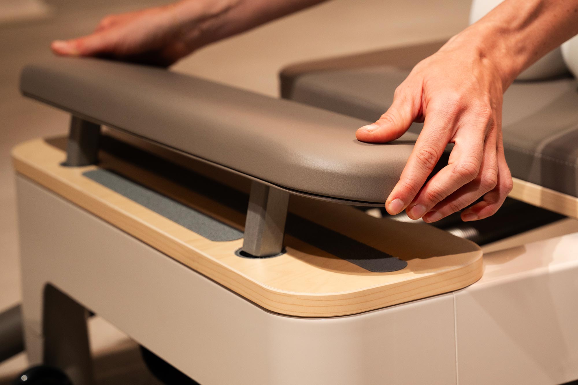 Détail de la machine Pilates Aera Reformer 1